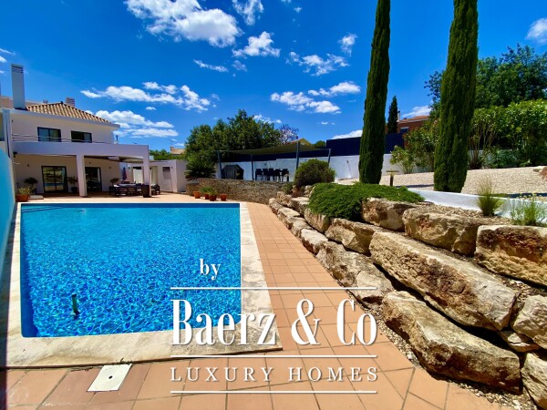 photo 1 Exceptional 4 Bedroom villa in Boliqueime