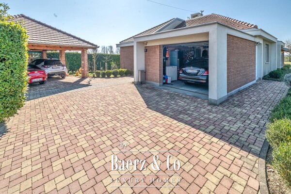 photo 2 Novi Zagreb, Čehi, moderna kuća 240 m² na zemljištu od 3100 m²